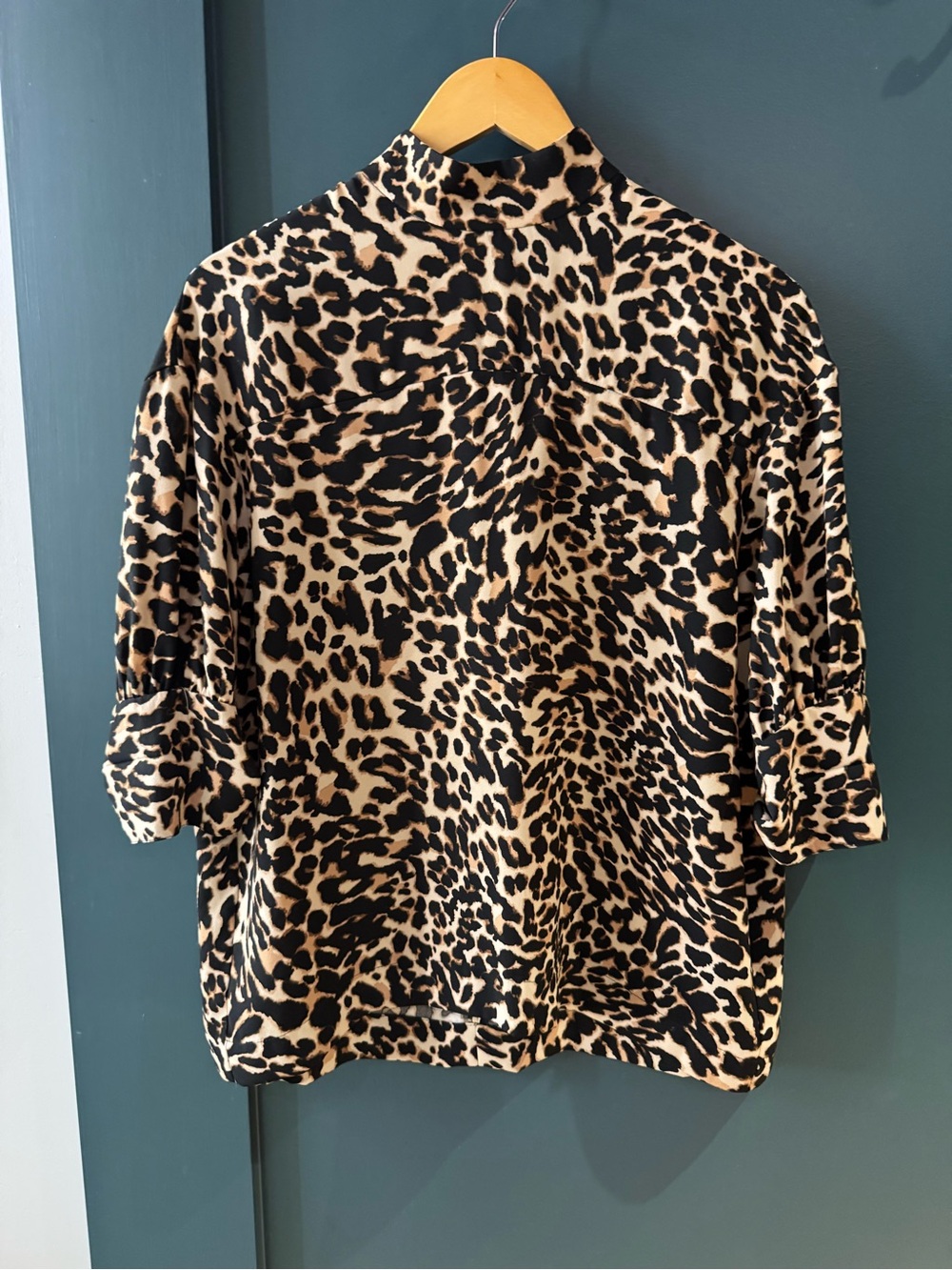 Zara Leopard Oversized Leopard Print Mock-Neck Top in Tan and Black XS - Picture 1 of 4